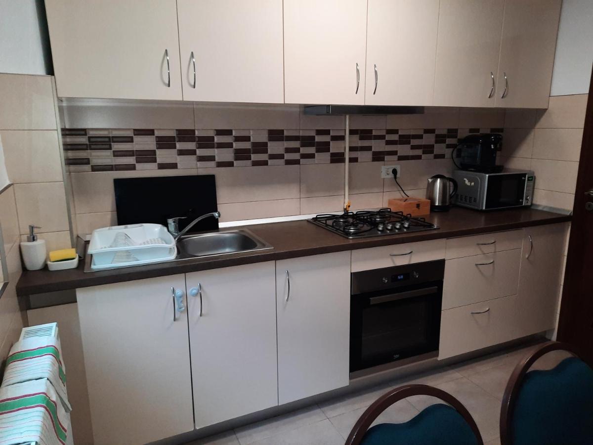 Cozy Three Rooms Apartment คลูจ-นาโปกา ภายนอก รูปภาพ