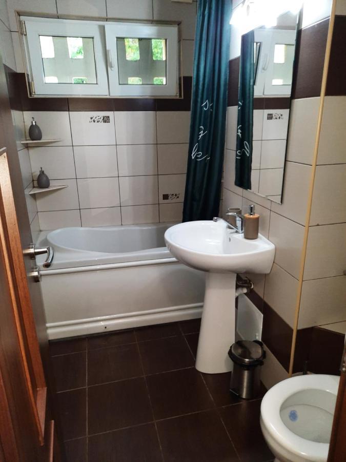 Cozy Three Rooms Apartment คลูจ-นาโปกา ภายนอก รูปภาพ