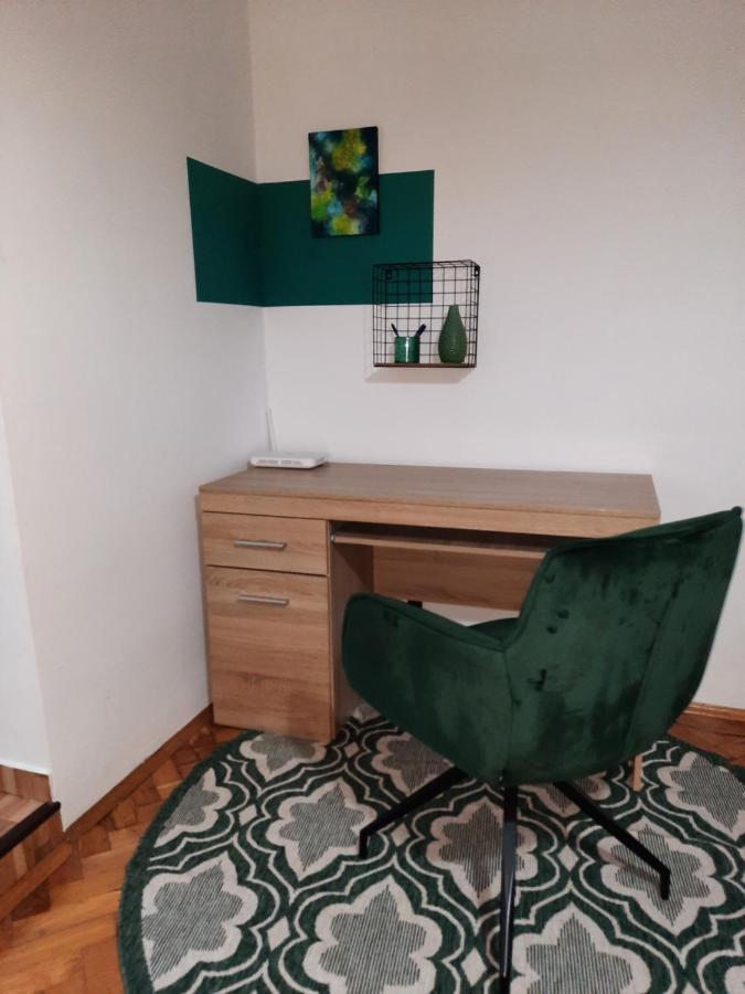 Cozy Three Rooms Apartment คลูจ-นาโปกา ภายนอก รูปภาพ
